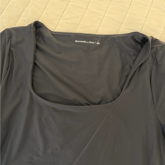 A&F Soft Matte Seamless Long-Sleeve Tuckable Squareneck Top large - Picture 2 of 3
